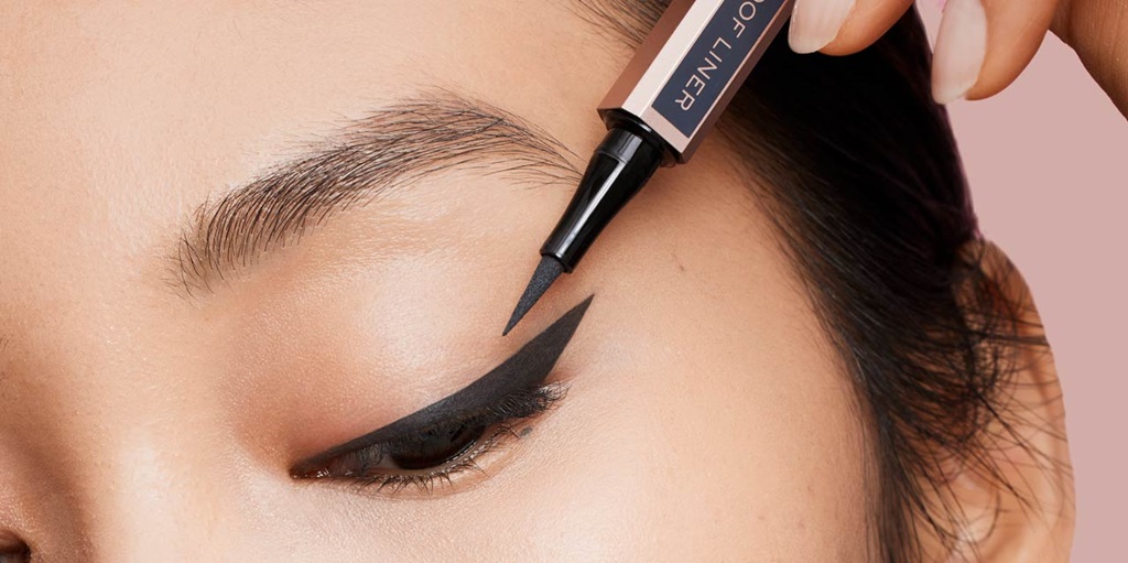 What is the easiest eyeliner to apply for beginners?